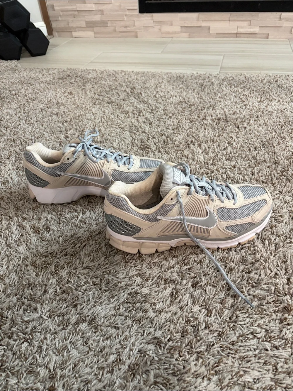 Nike Men’s Vomero 5- Neutral Gray & Cream